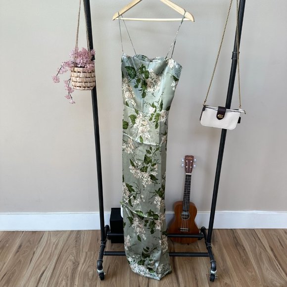 Reformation Frankie Silk Dress in Tea Garden - Picture 6 of 13